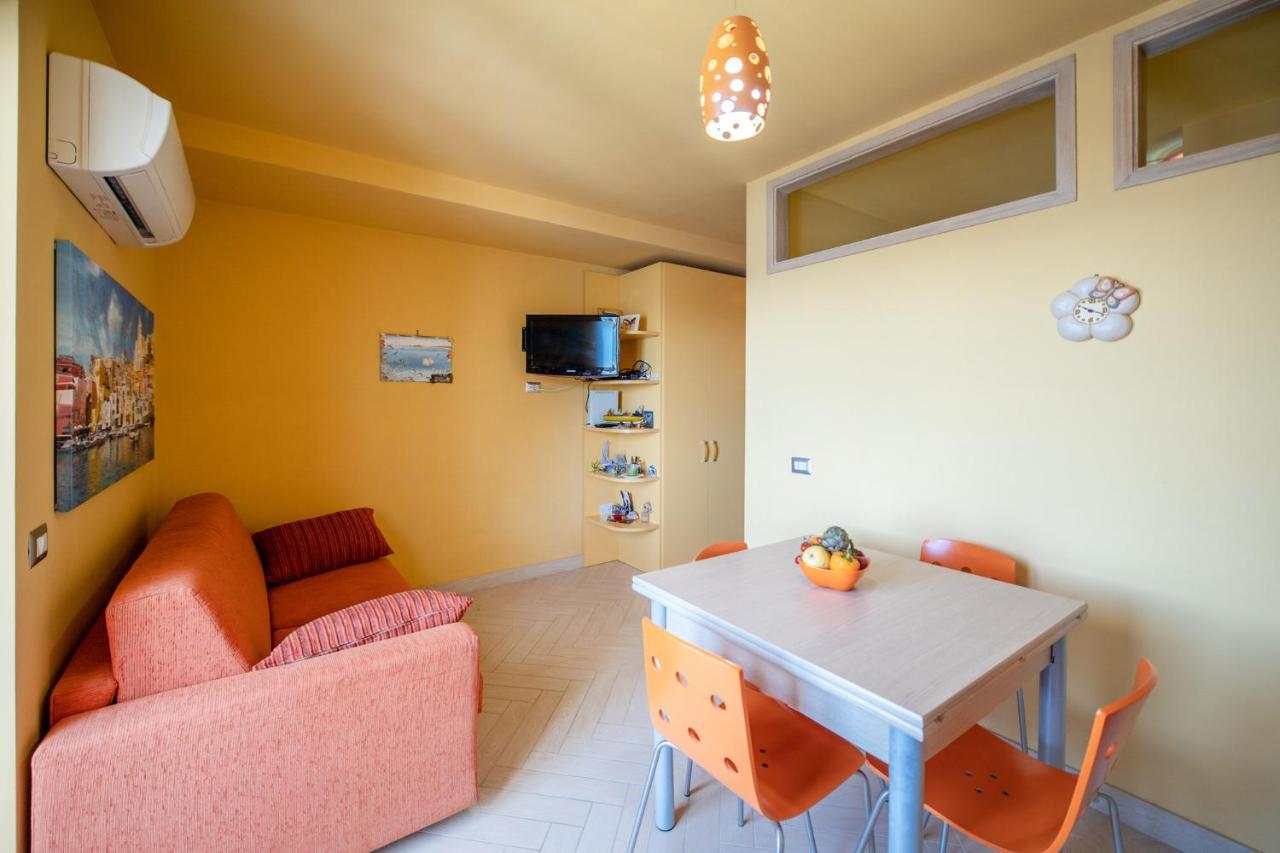 Casa Cinzia In Marina Di Corricella Villa Procida Bagian luar foto