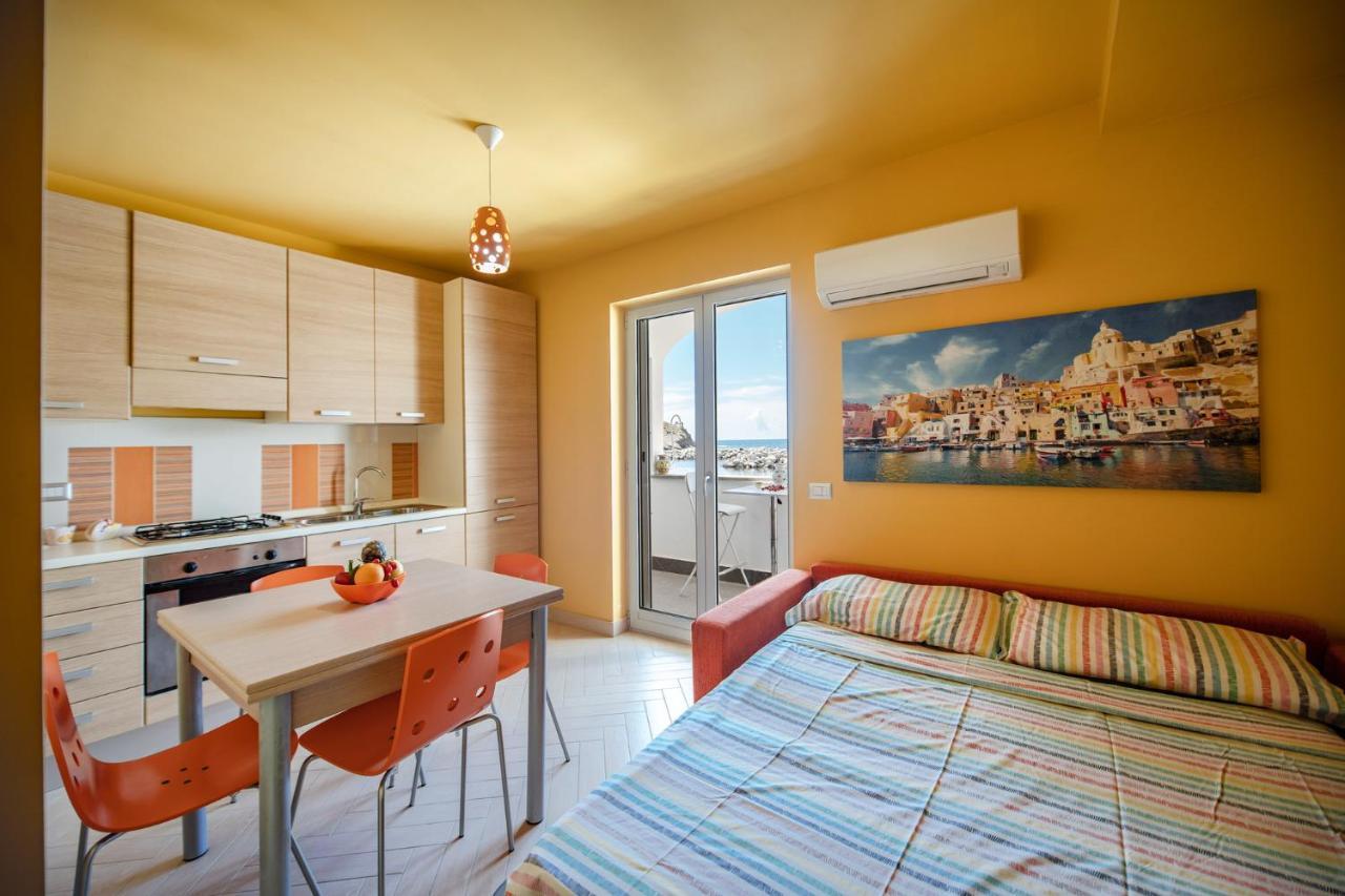 Casa Cinzia In Marina Di Corricella Villa Procida Bagian luar foto