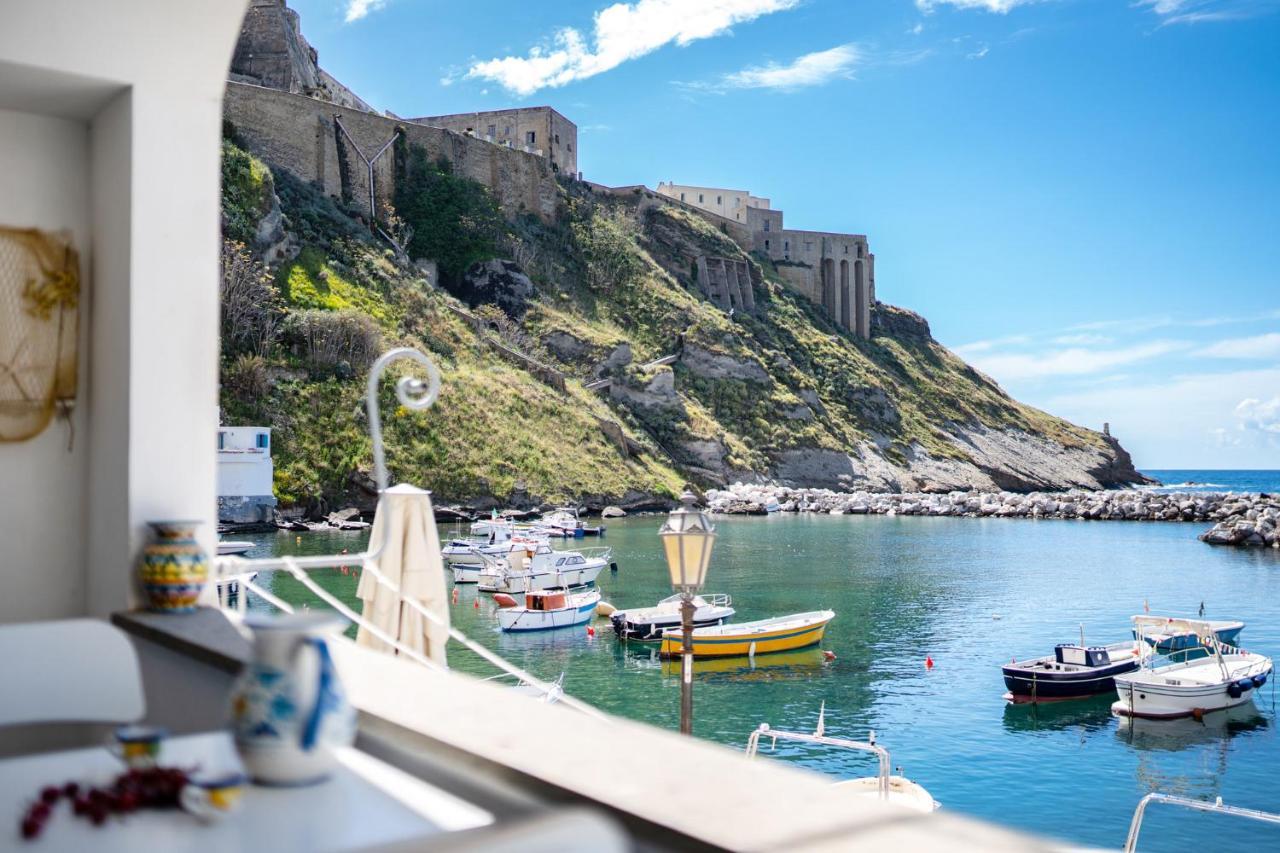 Casa Cinzia In Marina Di Corricella Villa Procida Bagian luar foto
